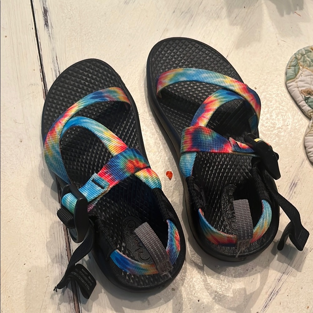 Boys/ Girls Kids rainbow tie-dye Chacos. BRAND NEW WORN ONCE